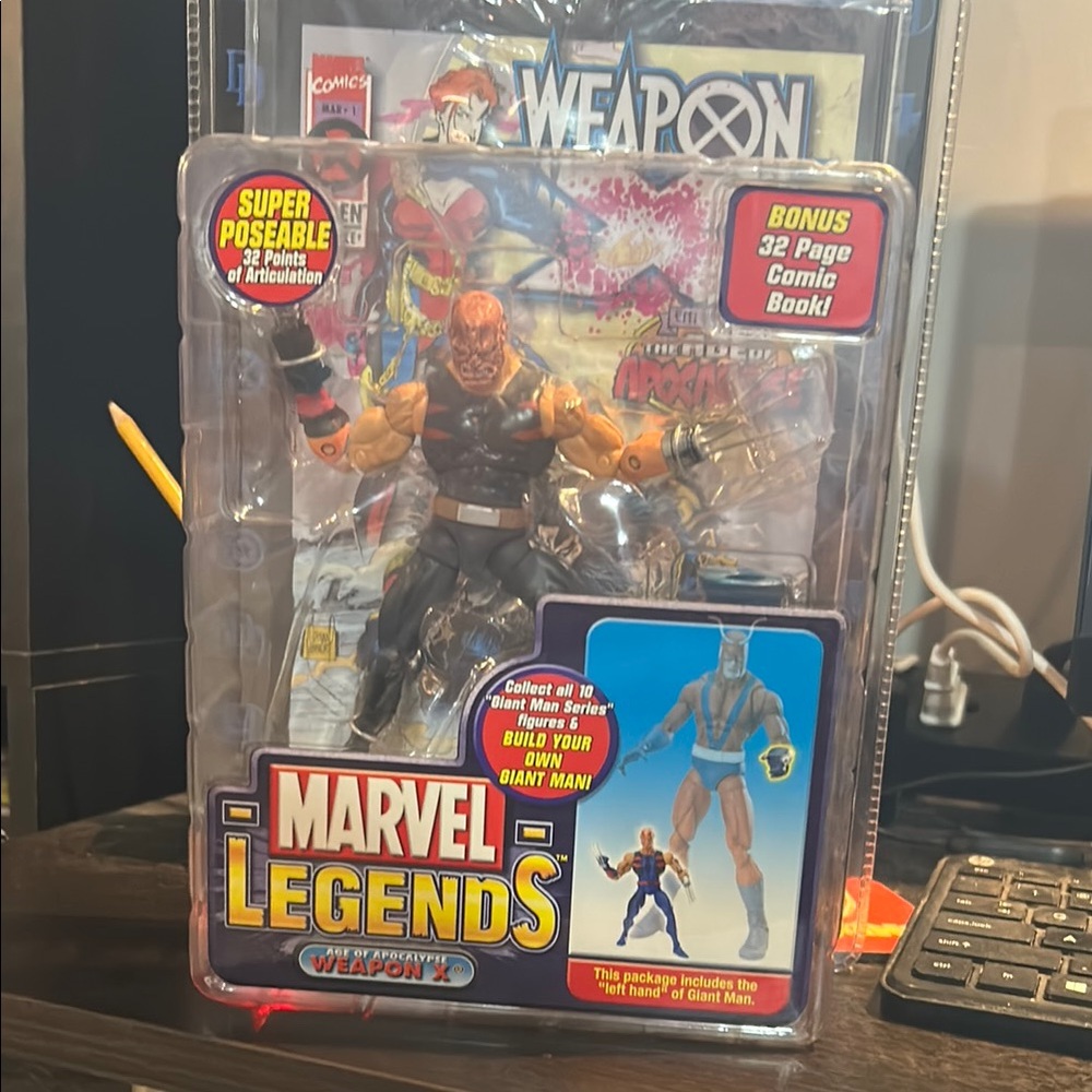 Marvel Legends Weapon X Figure with Comic chase figure